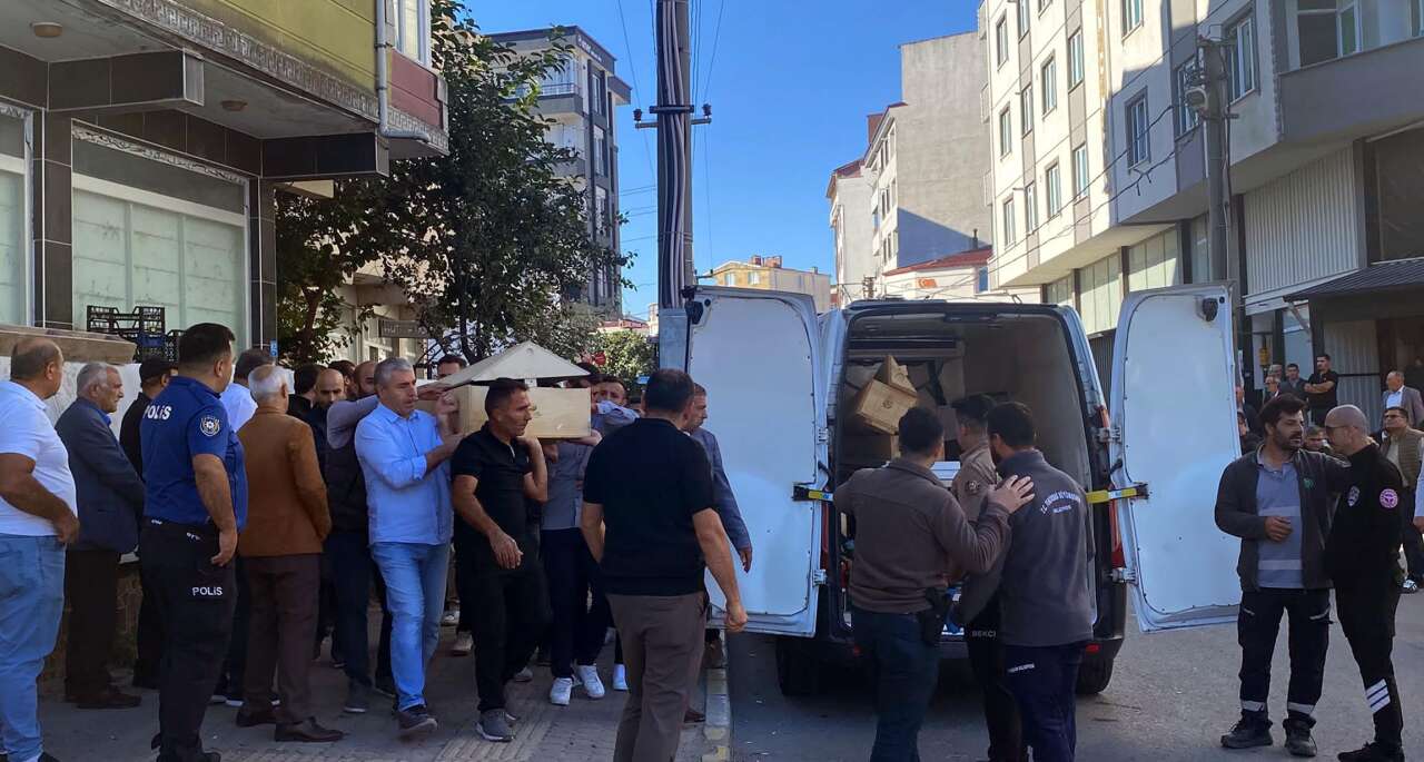 80 yaşındaki adam eşini öldürdü! Saatlerce başında bekledi 4